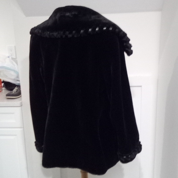 Vintage Black Jones New York Fun Furry Coat - Picture 3 of 16